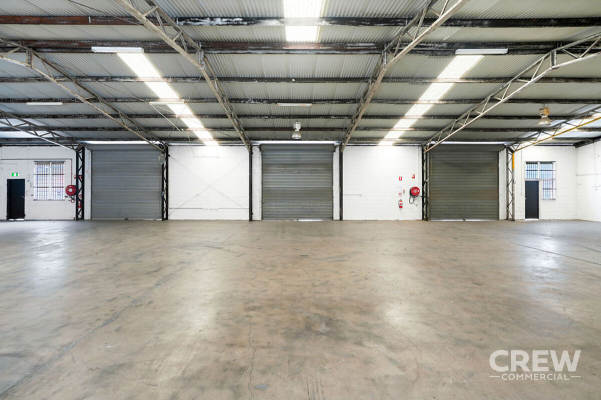 Air-conditioned Showroom and Warehouse with Three Roller Doors