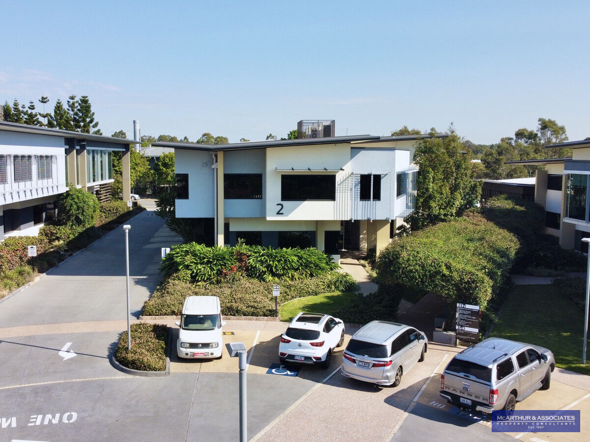 PROFESSIONAL OFFICE SPACE IN THE HEART OF NORTH LAKES