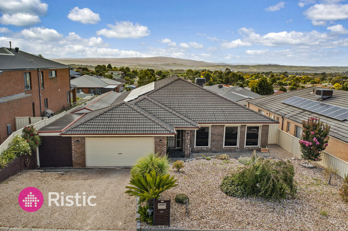 Wallan Oasis: Spacious Home with All-Weather Party Pavilion on 842m2 Block