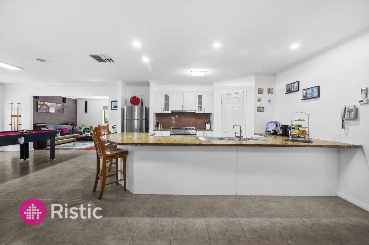 Contemporary Comfort: Wallan Home with a Modern Kitchen and Generous Family Space