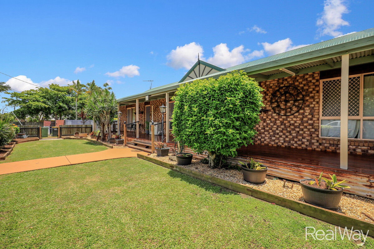  Dual Living with a Pool, Solar and Shed!
