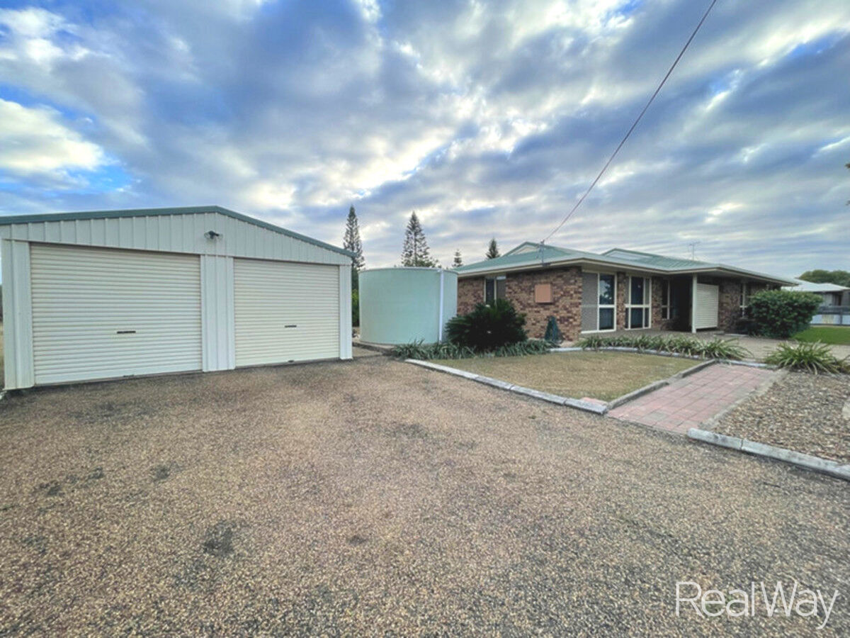  Family Home On Huge Block In Heads!