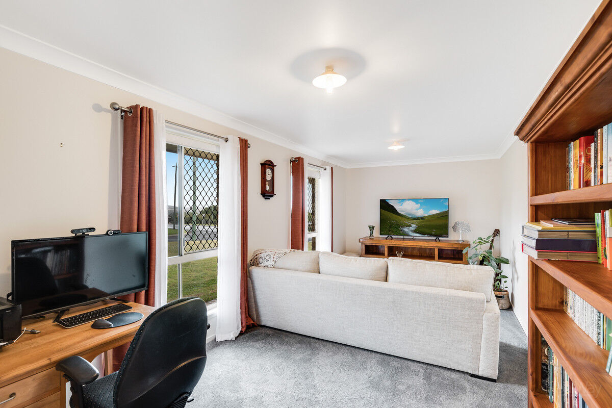 2 Lanbar Court, Glenvale QLD 4350, Glenvale - Thumbnail 3