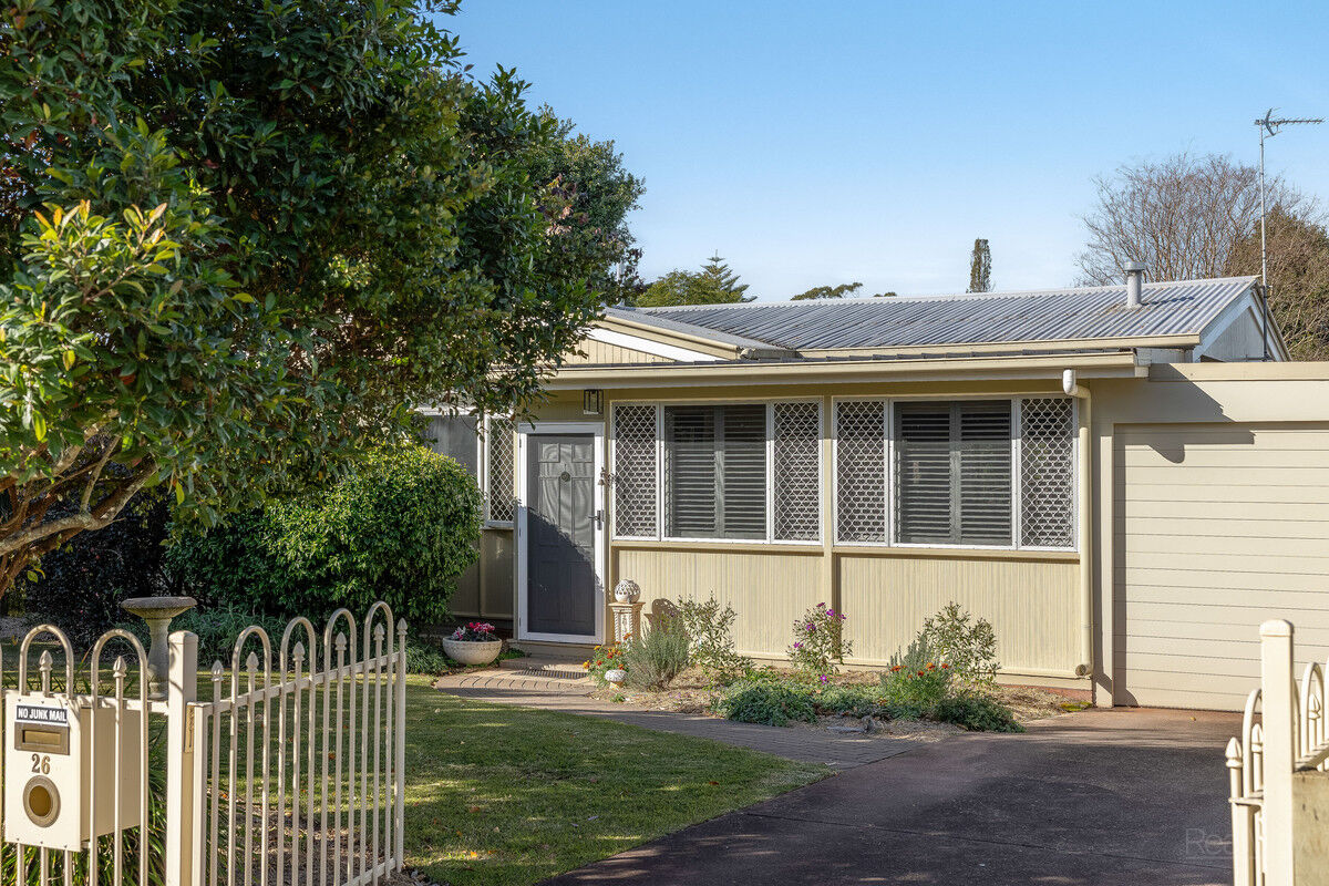 26 Talinga Street, Mount Lofty QLD 4350, Mount Lofty - Thumbnail 2