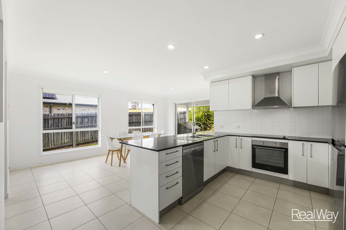 17 Mansell Boulevard, COTSWOLD HILLS QLD 4350, Cotswold Hills - Thumbnail 2