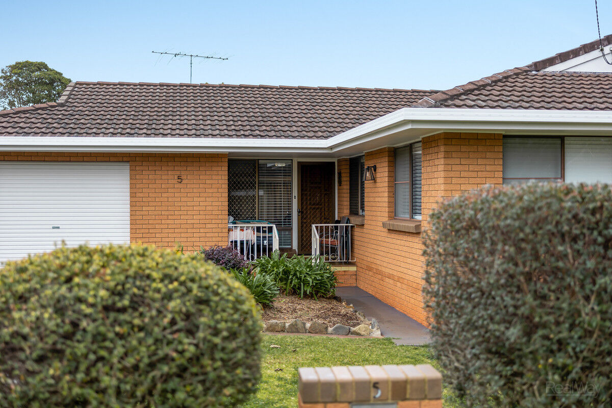 5 Sardon Street, Centenary Heights QLD 4350, Centenary Heights - Thumbnail 2
