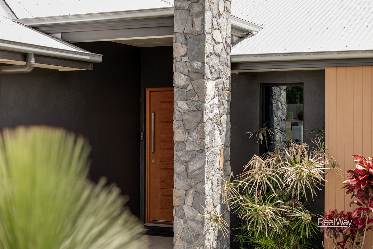 19 Moncrieff Close, Middle Ridge QLD 4350, Middle Ridge - Thumbnail 4