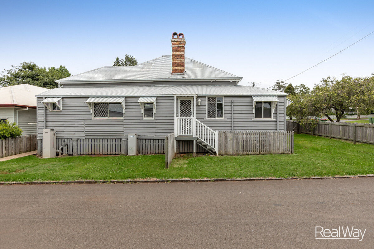 7 Raff Street, North Toowoomba QLD 4350, North Toowoomba - Thumbnail 2