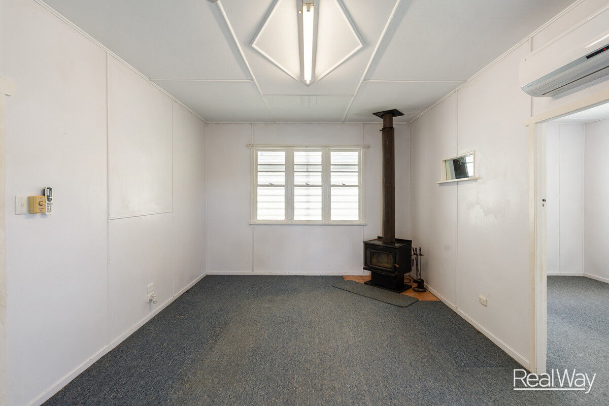 4 McWaters Street, North Toowoomba QLD 4350, North Toowoomba - Thumbnail 3