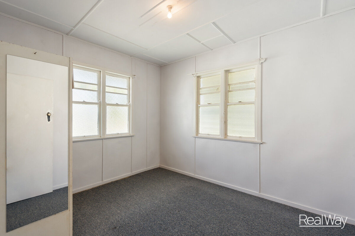 4 McWaters Street, North Toowoomba QLD 4350, North Toowoomba - Thumbnail 4