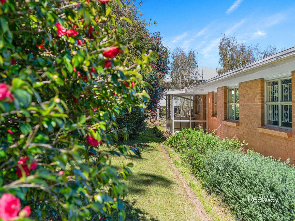 3 Benjamin Street, Mount Lofty QLD 4350, Mount Lofty - Thumbnail 2