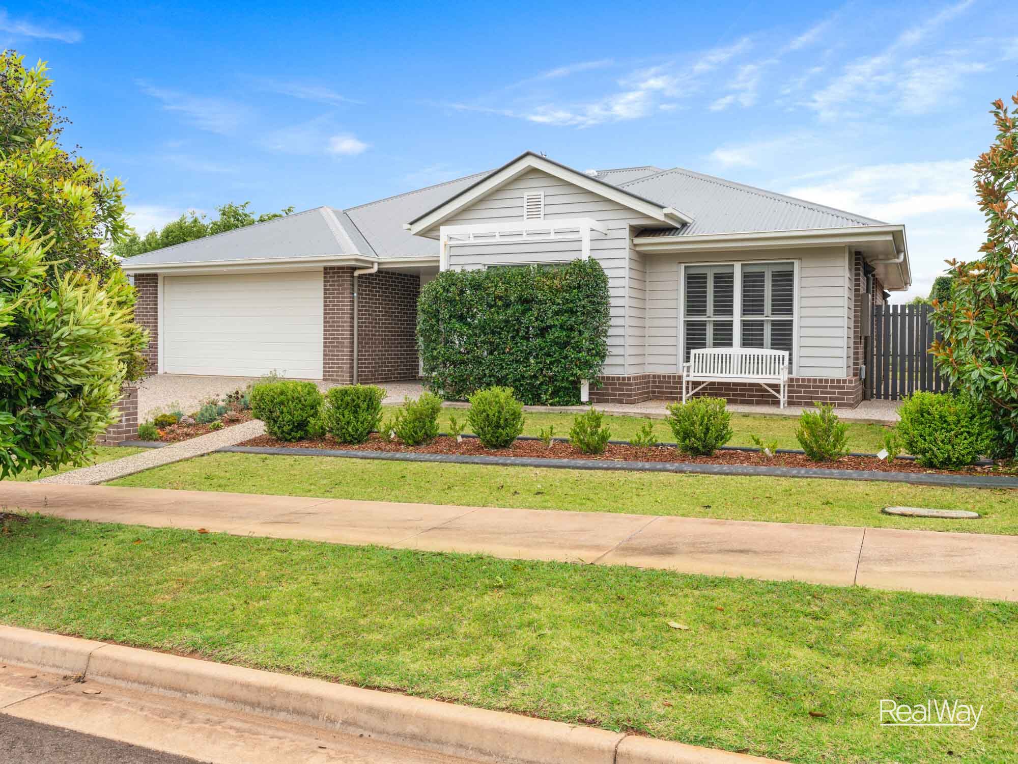 33 McBurnie Avenue, Highfields QLD 4352, Highfields - Thumbnail 2