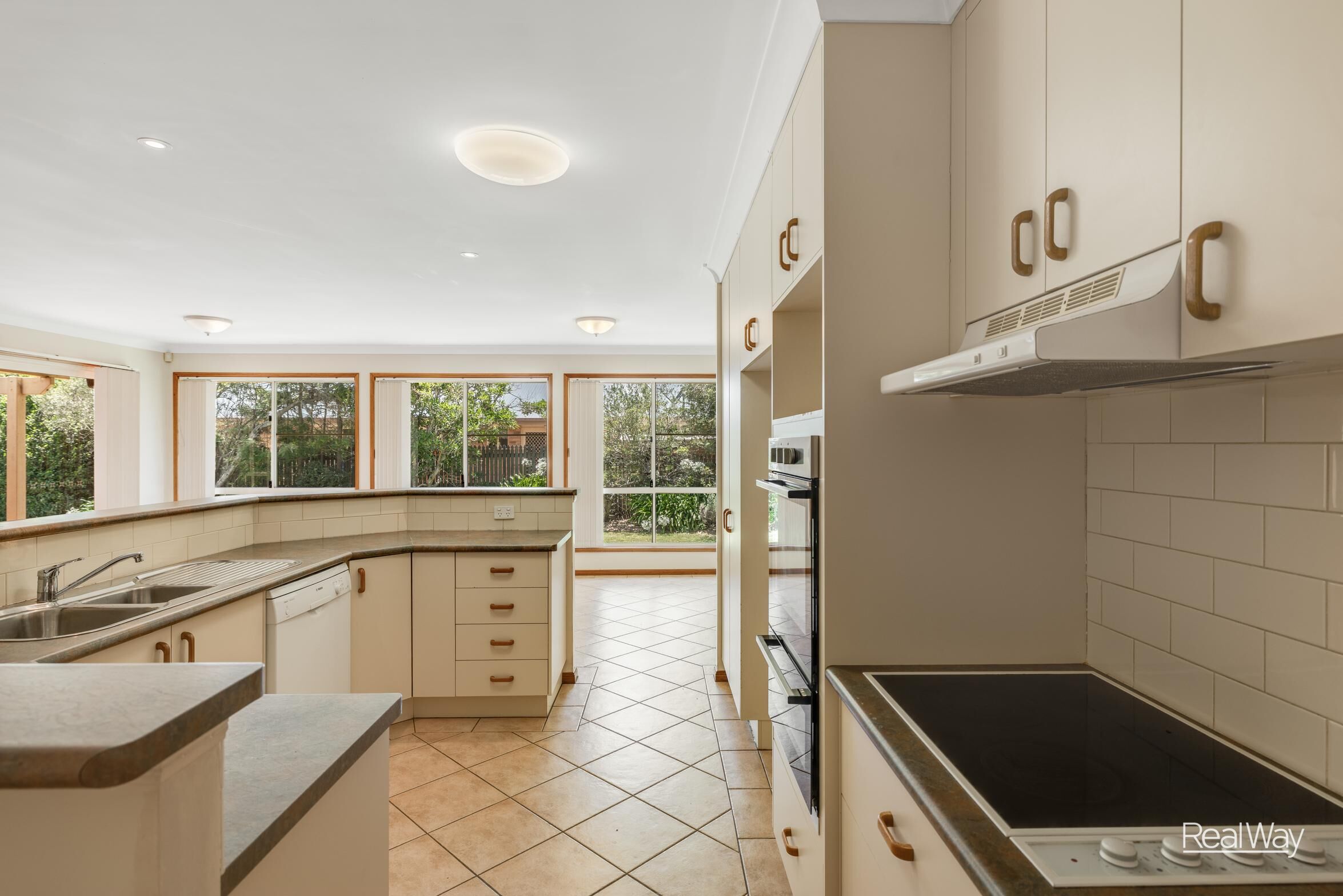 3 Emerald Court, Middle Ridge QLD 4350, Middle Ridge - Thumbnail 4
