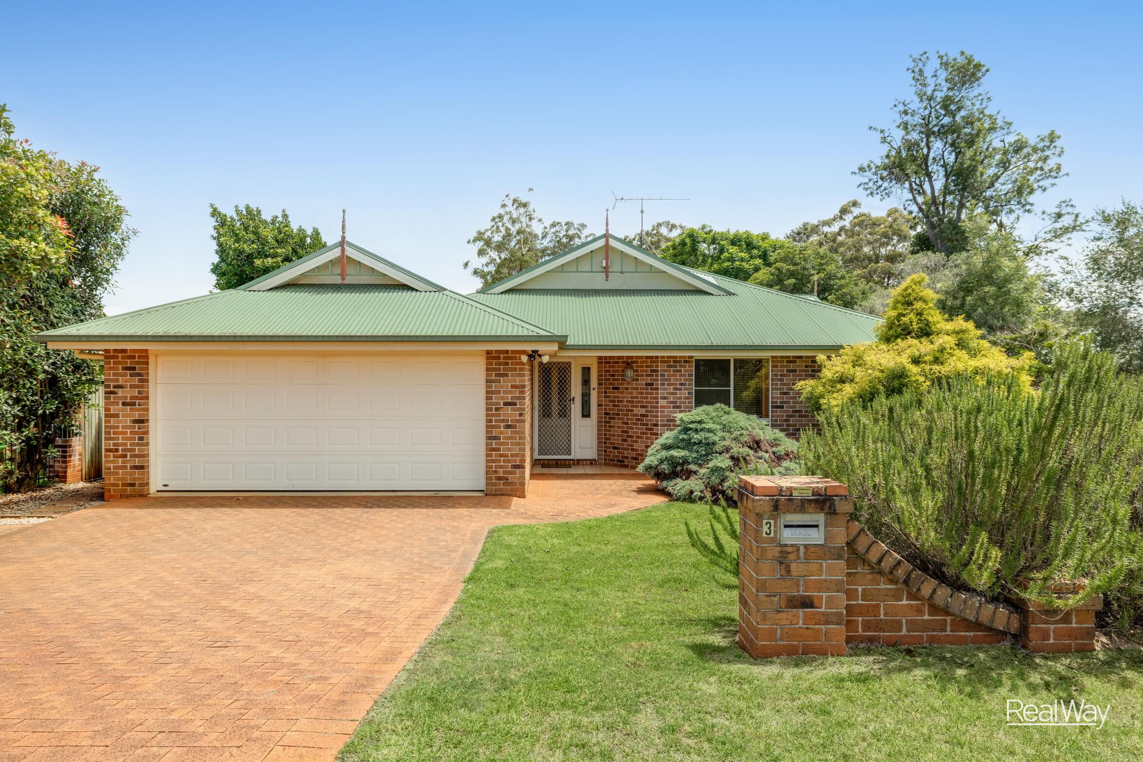 3 Emerald Court, Middle Ridge QLD 4350, Middle Ridge - Thumbnail 2