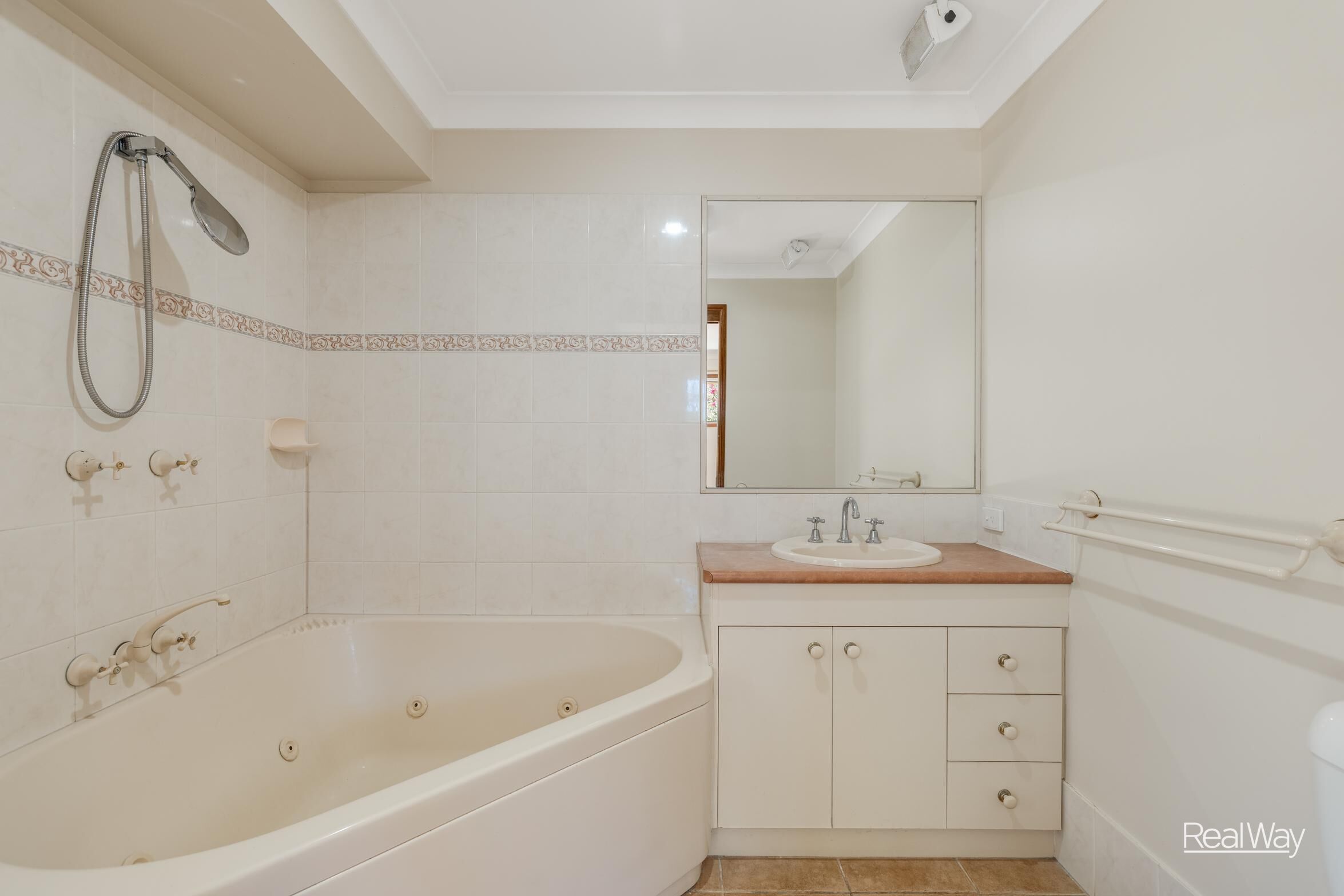 3 Emerald Court, Middle Ridge QLD 4350, Middle Ridge - Thumbnail 8