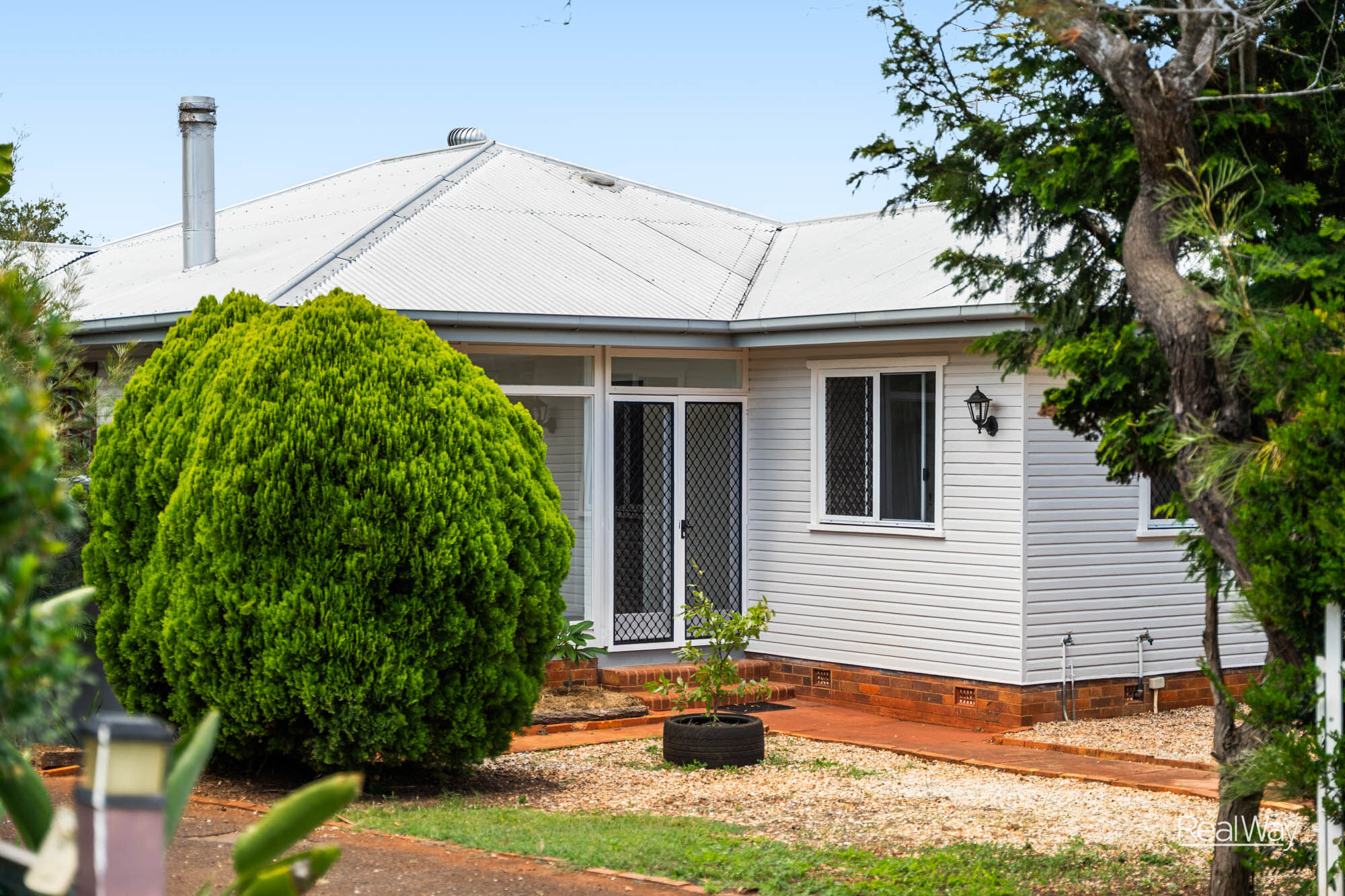 24 Blackdown Street, Harristown QLD 4350, Harristown - Thumbnail 2