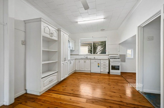11 Berry Street, Wilsonton QLD 4350, Wilsonton - Thumbnail 2