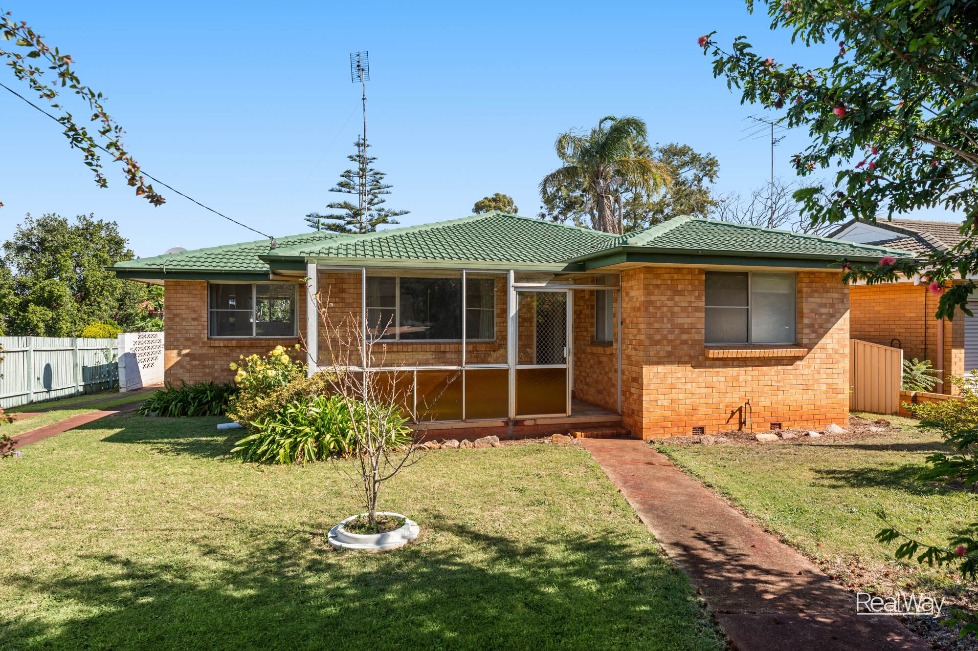 10 Clarice Street, Harristown QLD 4350, Harristown - Thumbnail 2