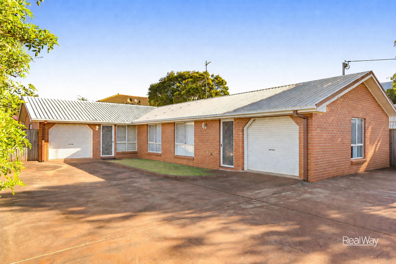 2 / 330 Spring Street, Kearneys Spring QLD 4350, Kearneys Spring - Image 1
