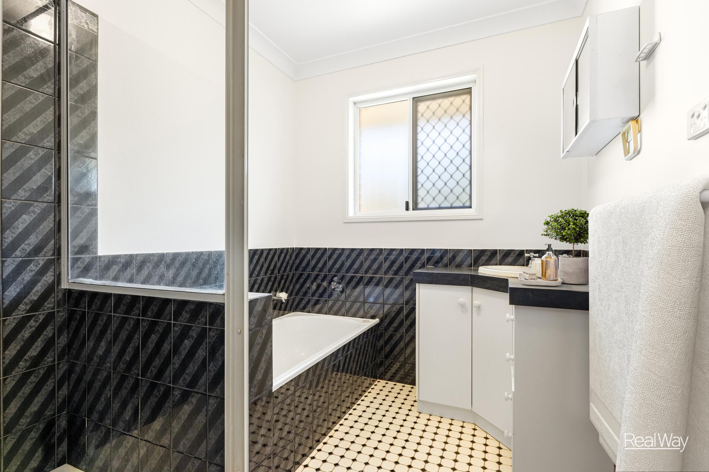 2 / 330 Spring Street, Kearneys Spring QLD 4350, Kearneys Spring - Thumbnail 6