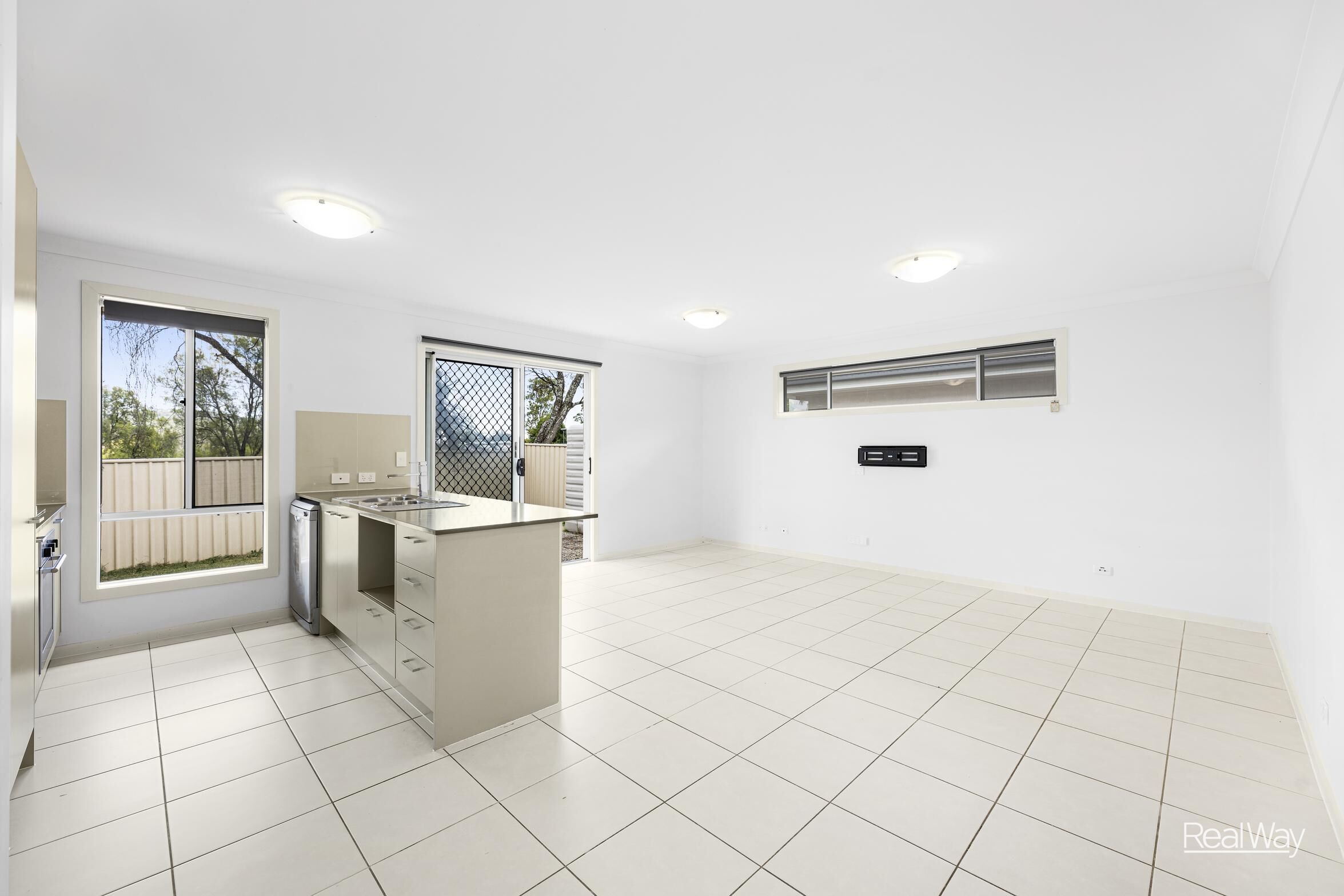 28 Minnett Street, Glenvale QLD 4350, Glenvale - Thumbnail 3