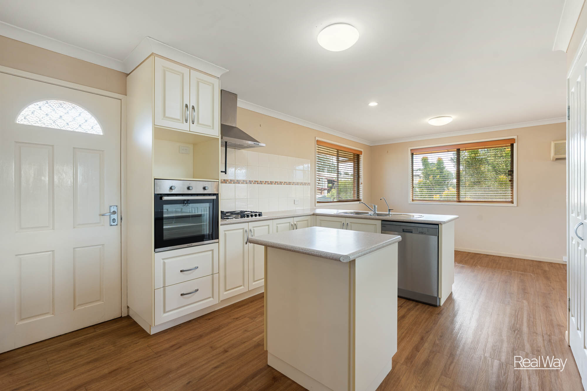 13 Greyfriars Street, Rockville QLD 4350, Rockville - Thumbnail 7