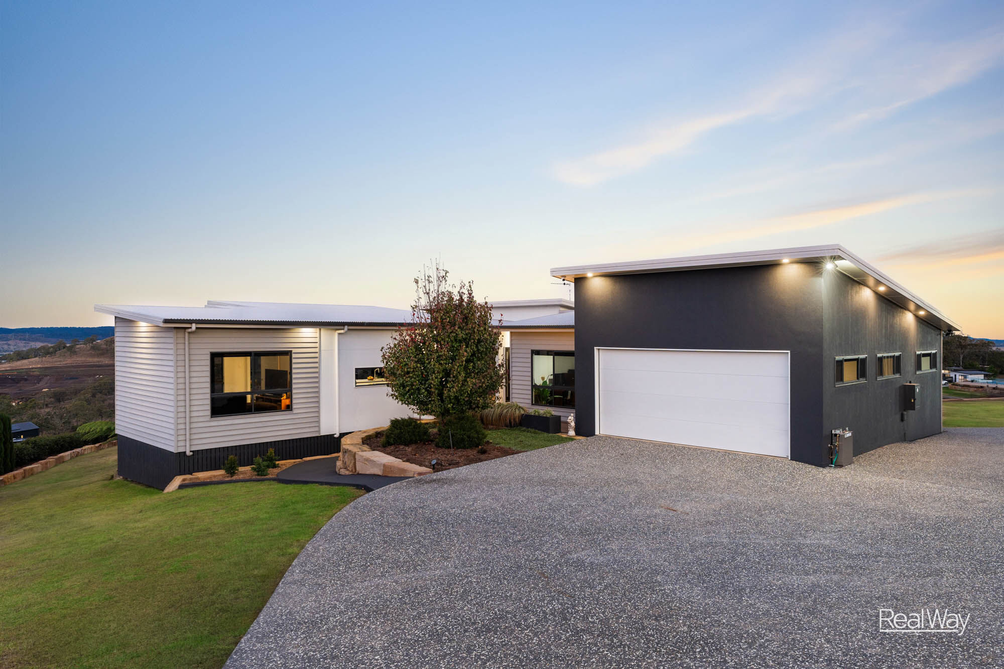 8 Summit Drive, Mount Rascal QLD 4350, Mount Rascal - Thumbnail 2