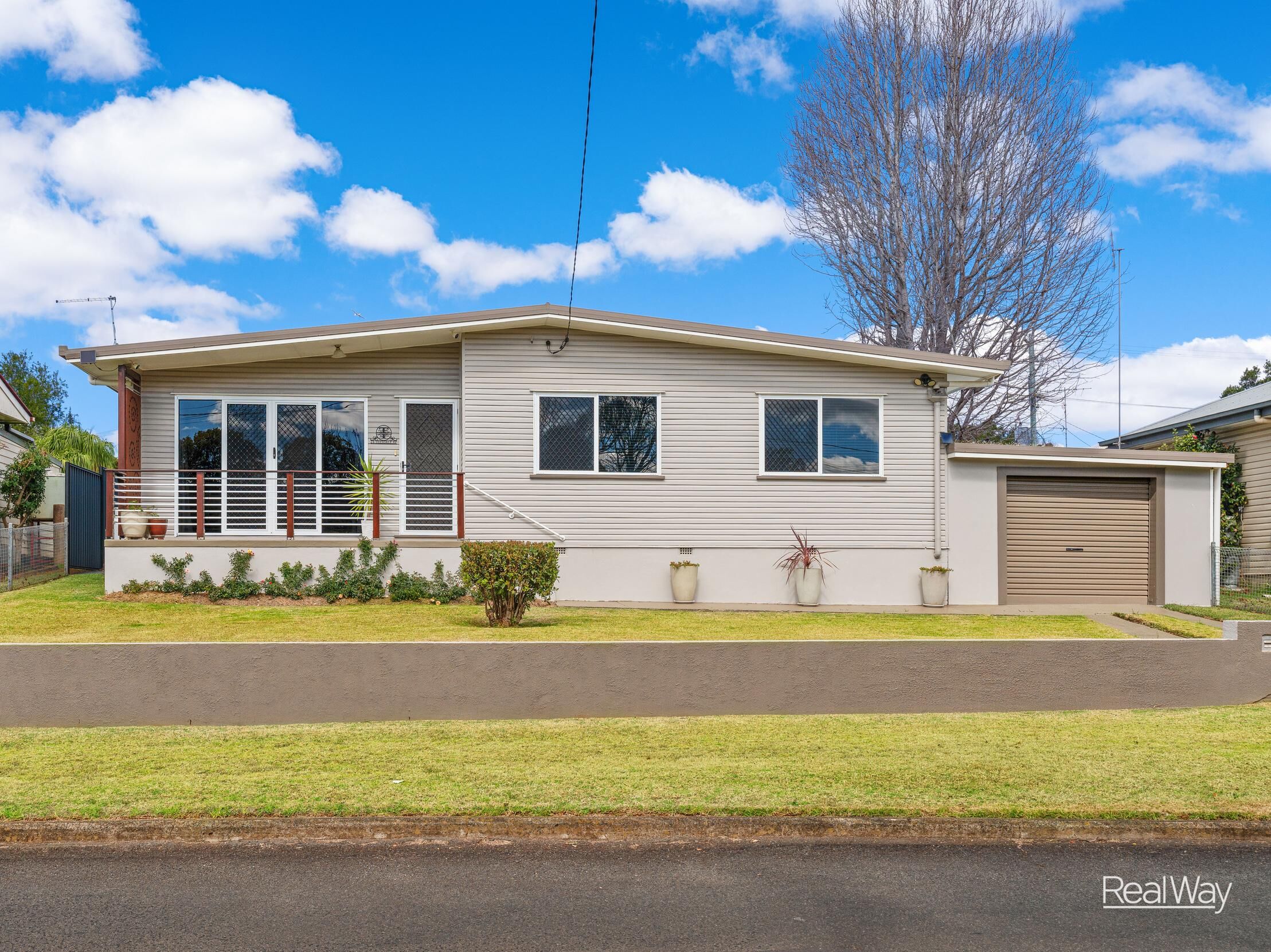 24 Teesdale Avenue, Newtown - Image 1