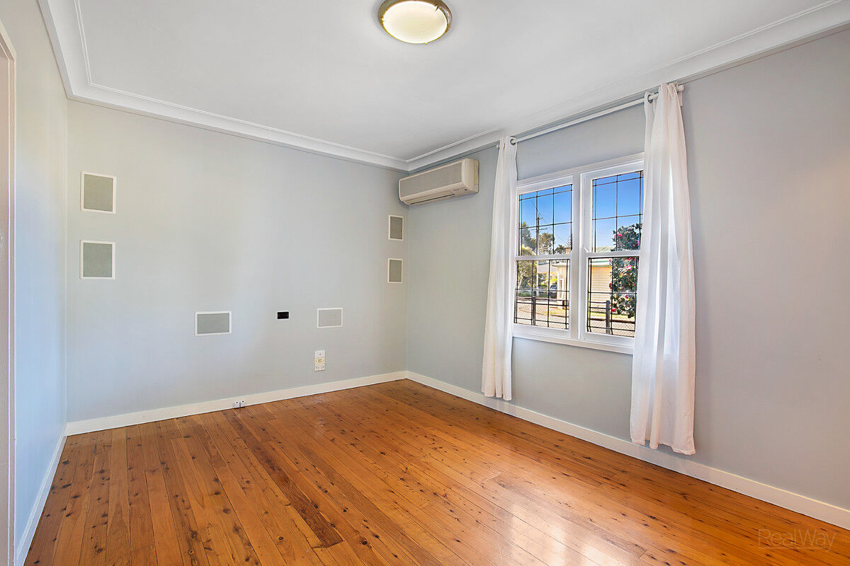 228 Campbell Street, Newtown QLD 4350, Newtown - Thumbnail 3