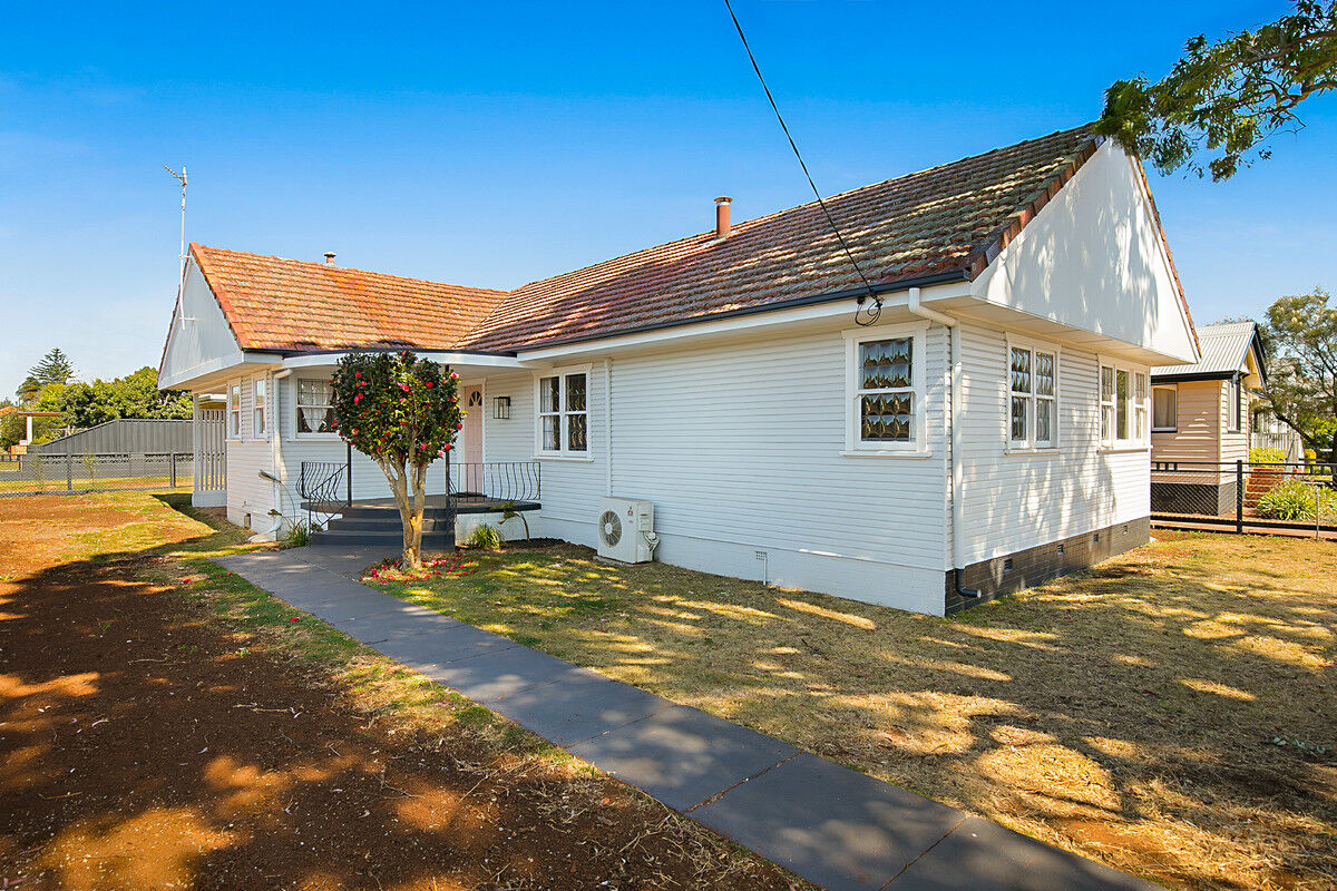 228 Campbell Street, Newtown QLD 4350, Newtown - Thumbnail 2