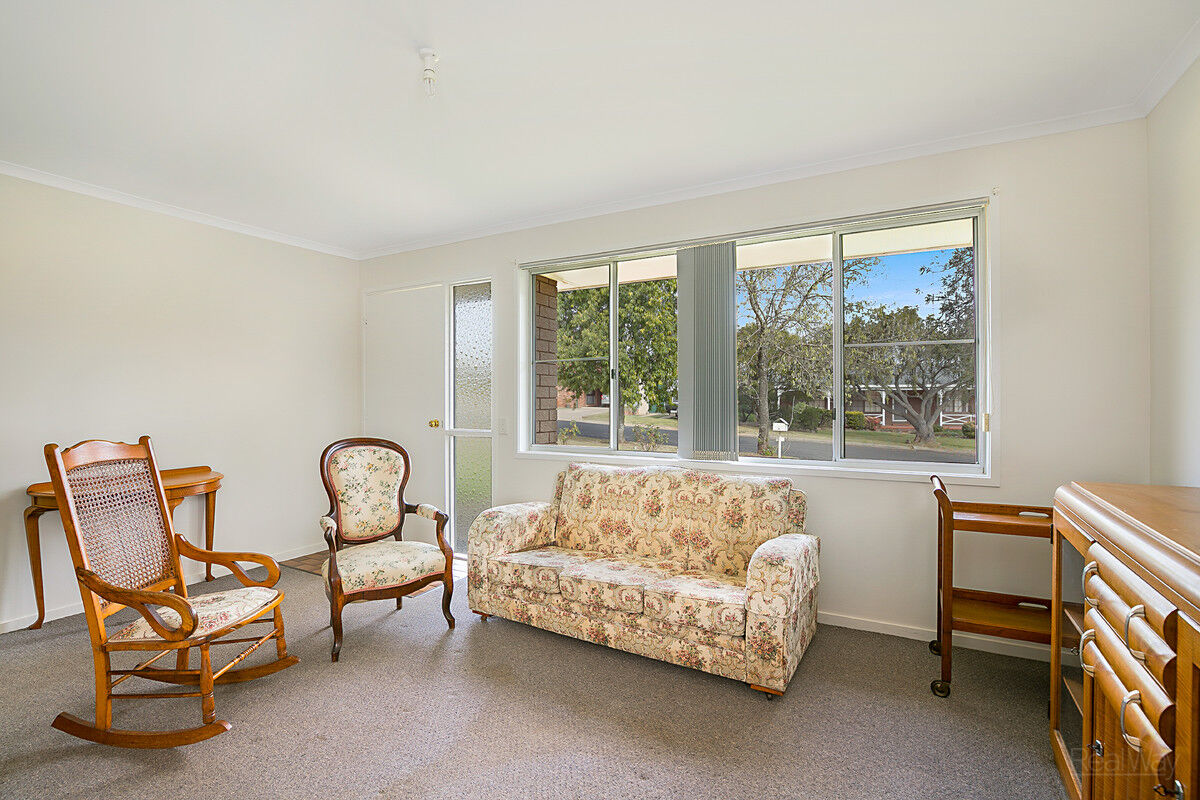 31 Hinkler Crescent, Wilsonton QLD 4350, Wilsonton - Thumbnail 2