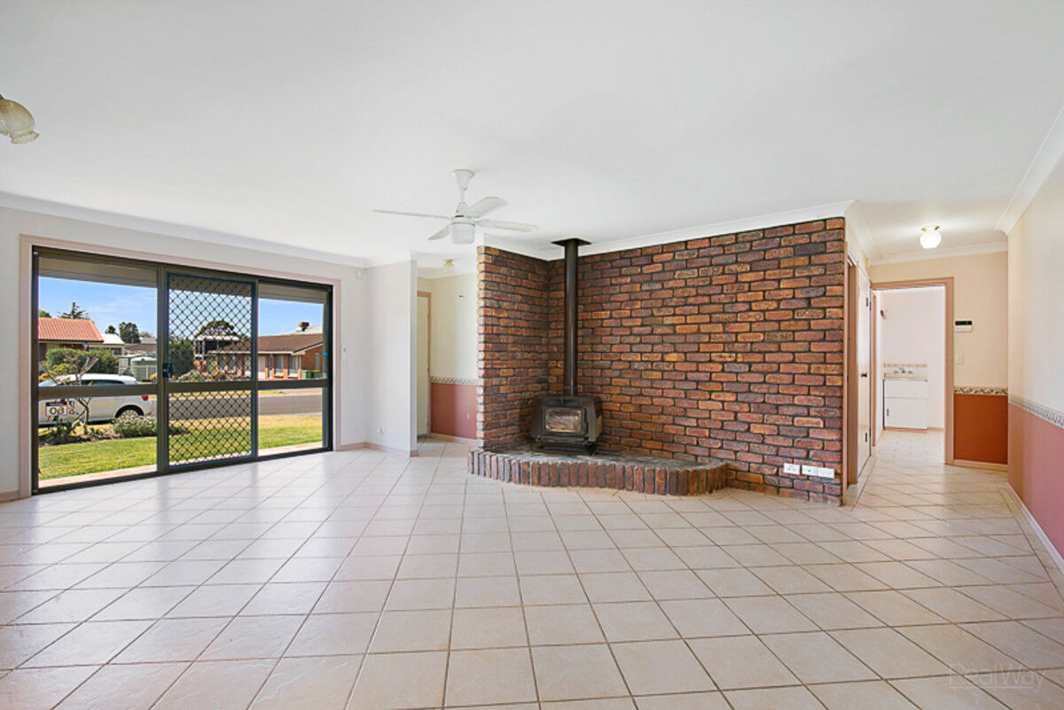 21 Bischof Street, Wilsonton Heights QLD 4350, Wilsonton Heights - Thumbnail 2