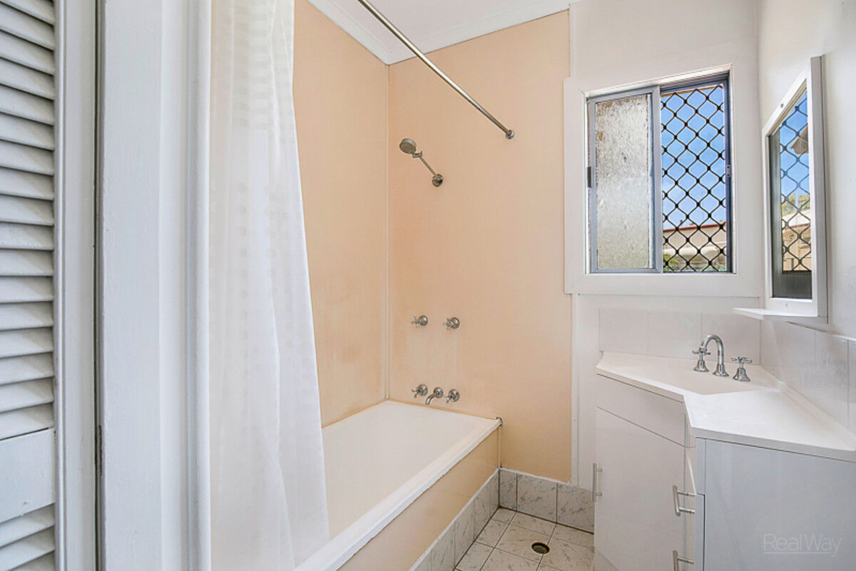 2 Teesdale Avenue, Newtown QLD 4350, Newtown - Thumbnail 7