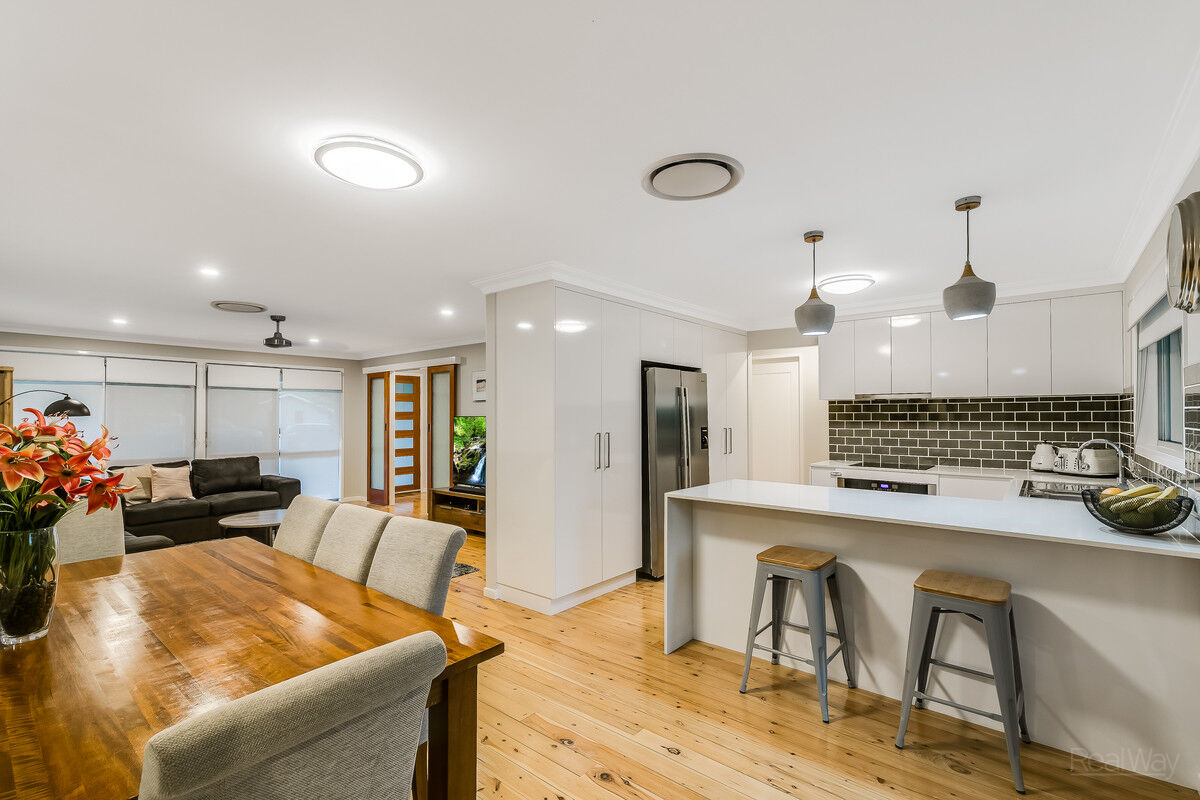 6 Sardon Street, Centenary Heights QLD 4350, Centenary Heights - Thumbnail 2
