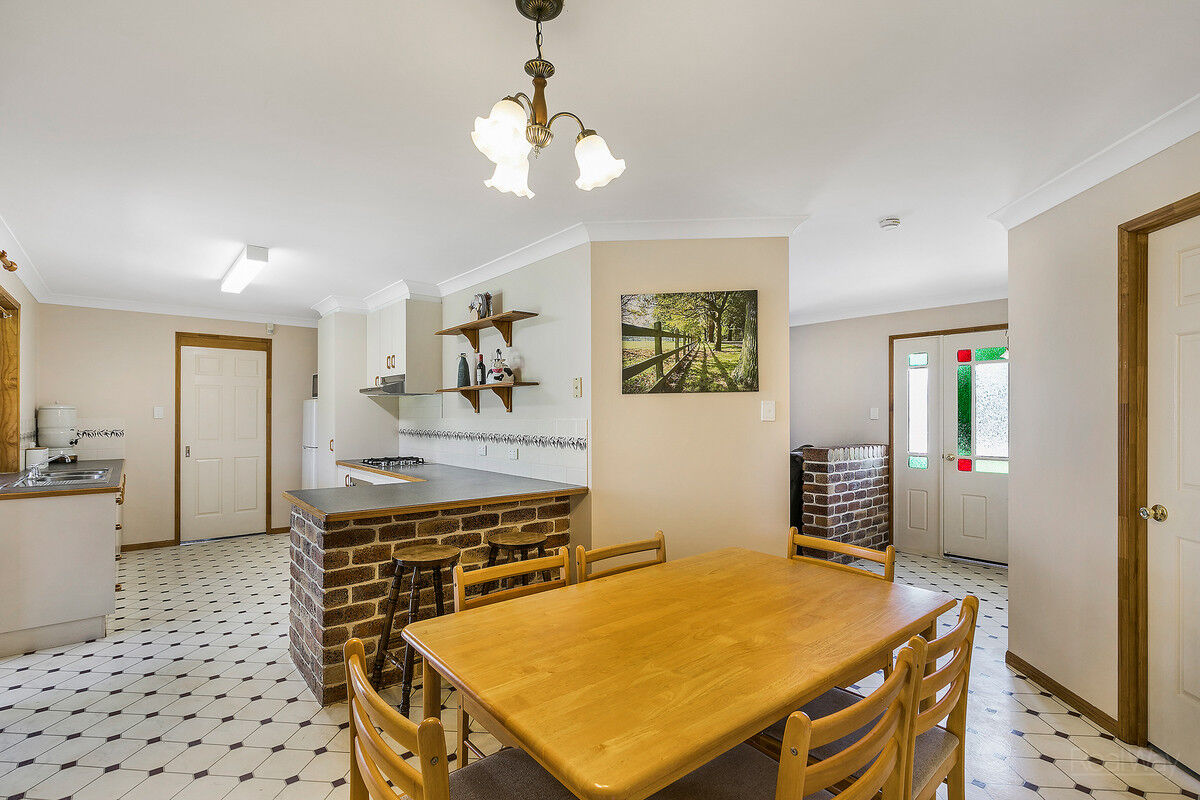 17 Gainsborough Drive, Glenvale QLD 4350, Glenvale - Thumbnail 2