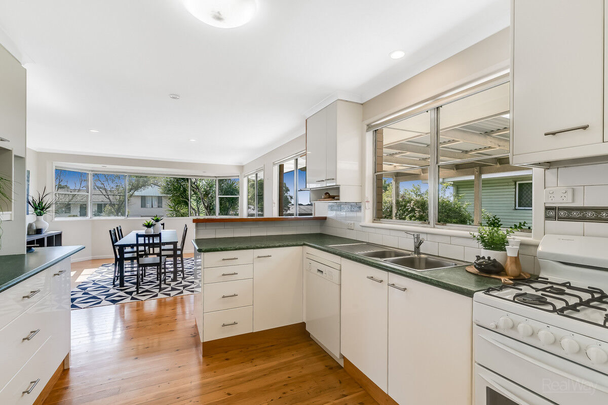 6 Erbacher Street, CENTENARY HEIGHTS QLD 4350, Centenary Heights - Thumbnail 4