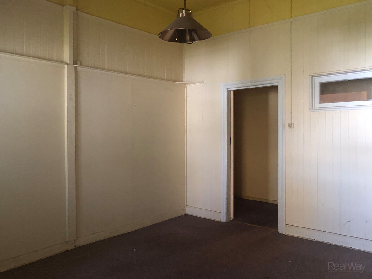 8 Hampshire Street, North Toowoomba QLD 4350, North Toowoomba - Thumbnail 5