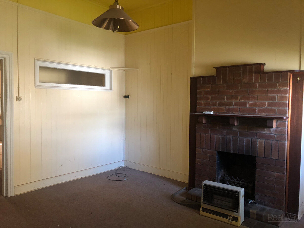 8 Hampshire Street, North Toowoomba QLD 4350, North Toowoomba - Thumbnail 4