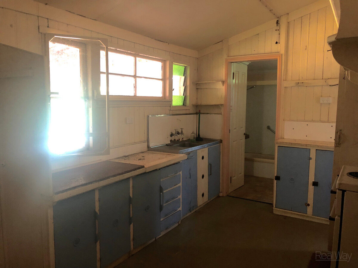 8 Hampshire Street, North Toowoomba QLD 4350, North Toowoomba - Thumbnail 2