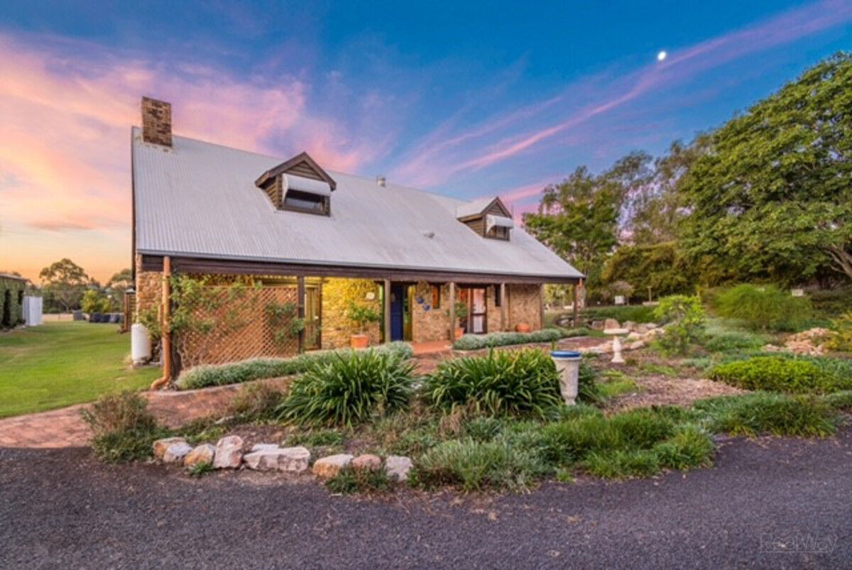 9 Vista Court, Withcott QLD 4352, Withcott - Thumbnail 2