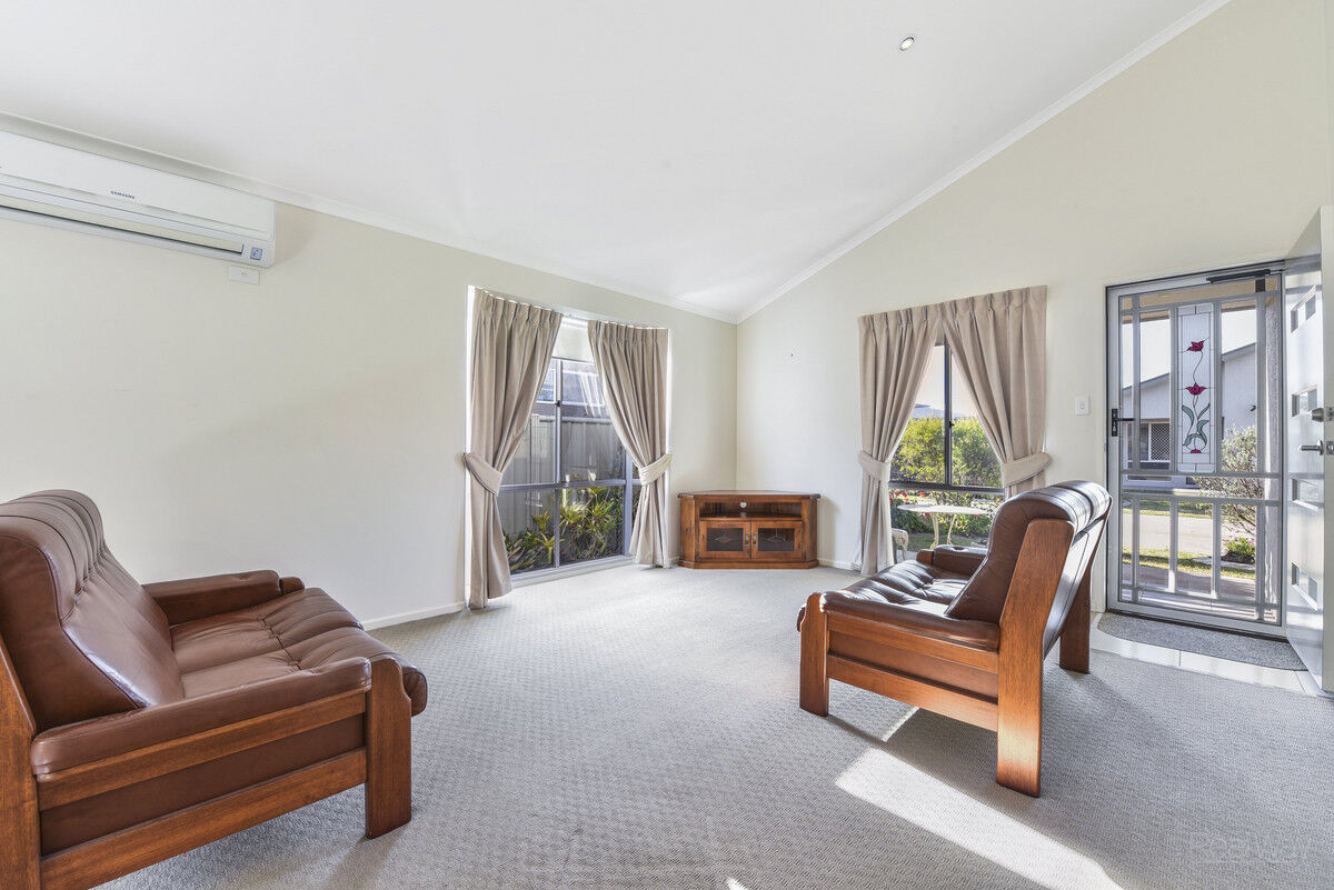 Villa 112 Palm Lake Resort, Cranley QLD 4350, Cranley - Thumbnail 2
