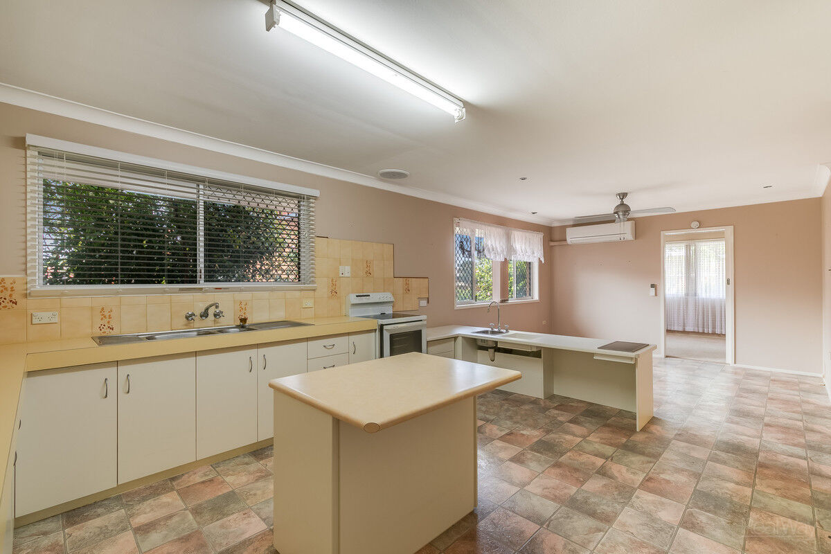 15 Smithfield Street, Harristown QLD 4350, Harristown - Thumbnail 2