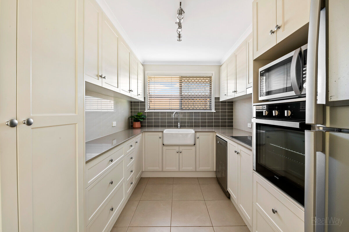 30 Debra Street, Centenary Heights QLD 4350, Centenary Heights - Thumbnail 2