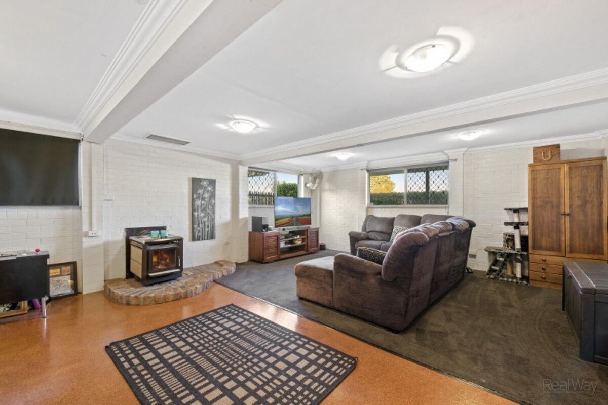 17 Hampton Street, Newtown QLD 4350, Newtown - Thumbnail 8