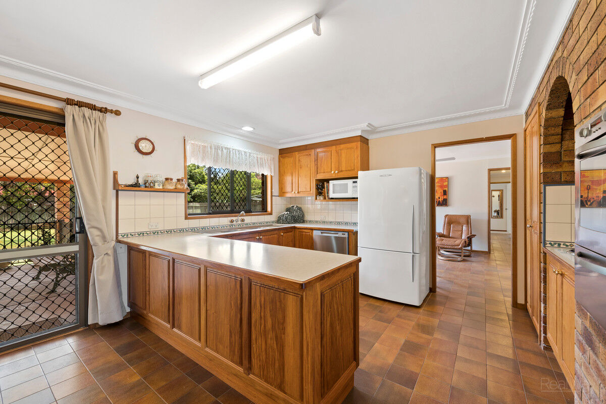 14 Cawdor Road, Highfields QLD 4352, Highfields - Thumbnail 2