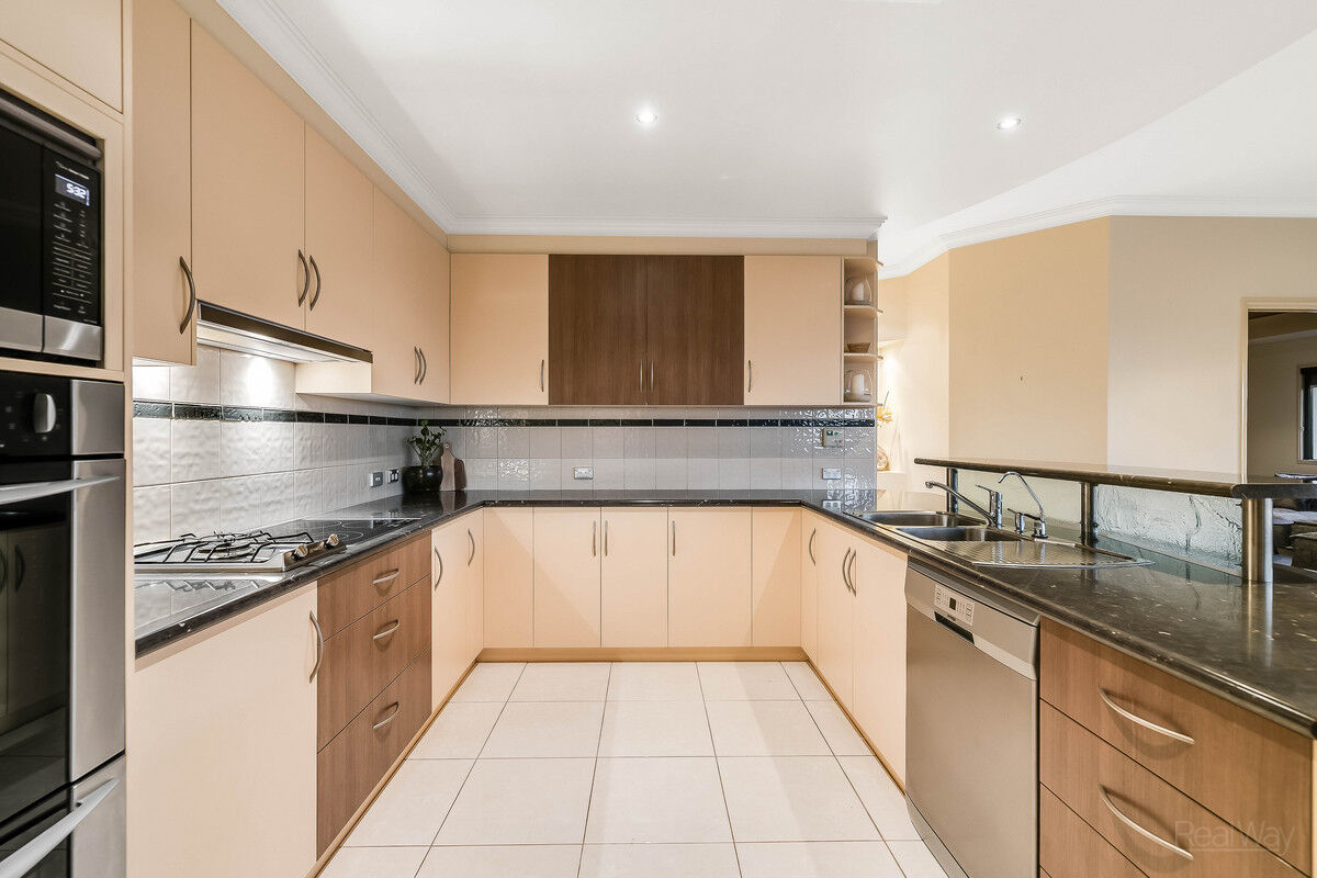 13 Banksdale Drive, MIDDLE RIDGE QLD 4350, Middle Ridge - Thumbnail 4