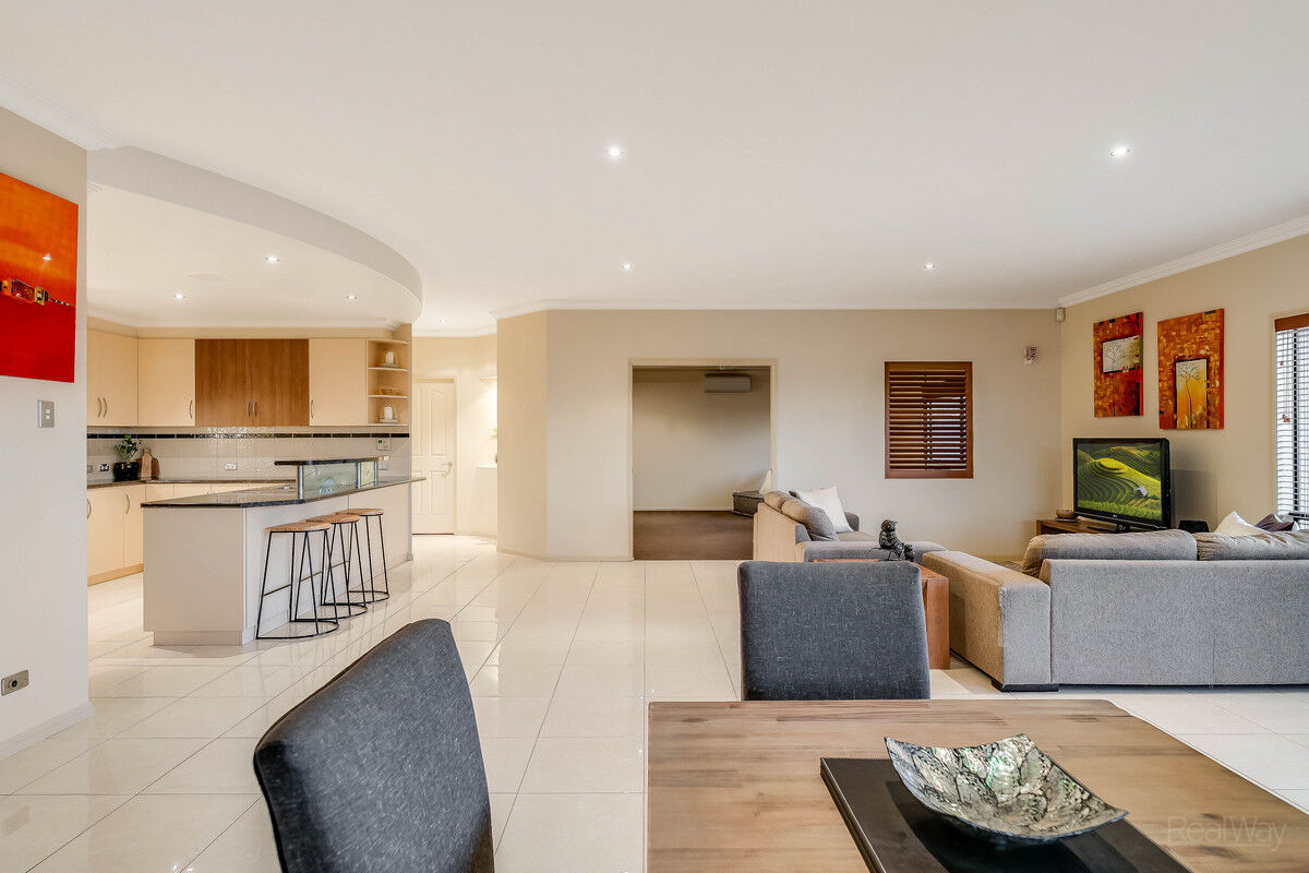 13 Banksdale Drive, MIDDLE RIDGE QLD 4350, Middle Ridge - Thumbnail 5