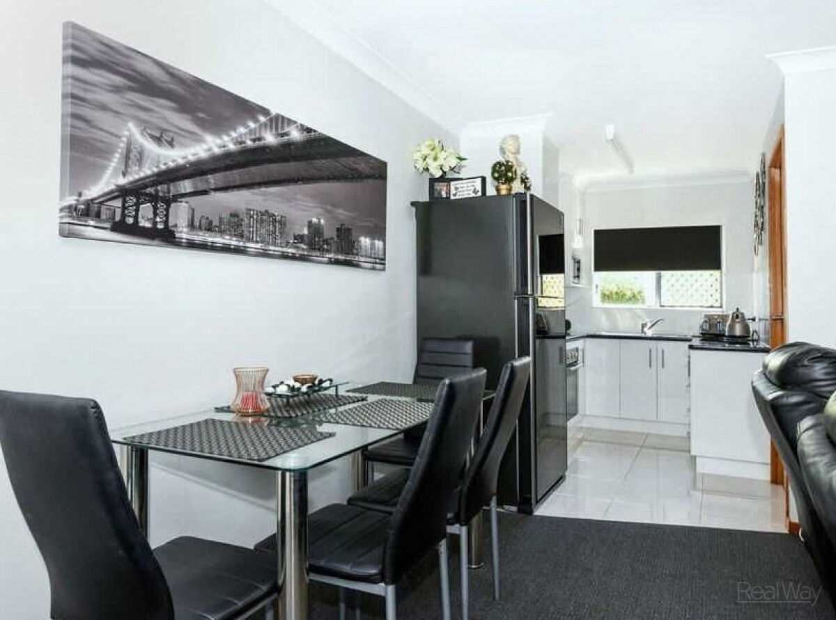 8 & 9 / 9 Whitefriars Street, Rockville QLD 4350, Rockville - Thumbnail 4