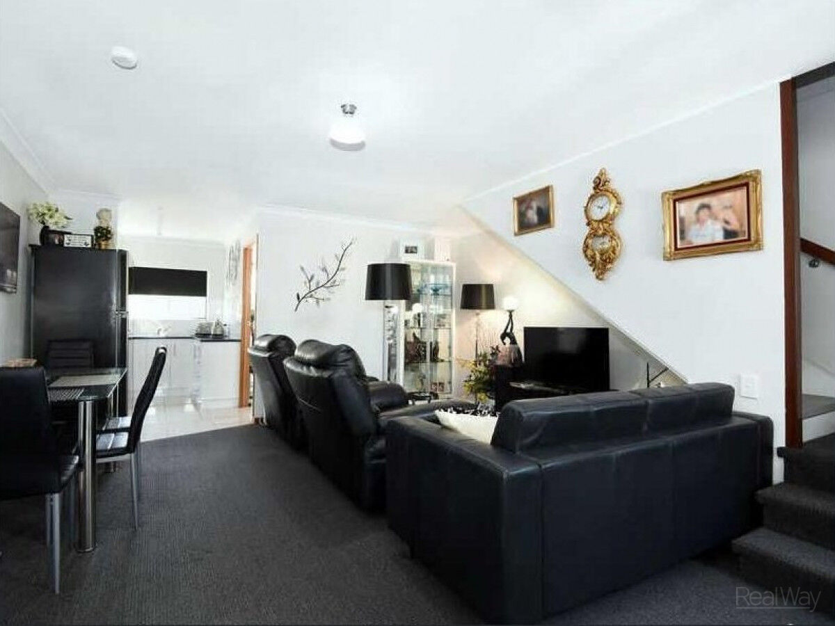 8 & 9 / 9 Whitefriars Street, Rockville QLD 4350, Rockville - Thumbnail 5