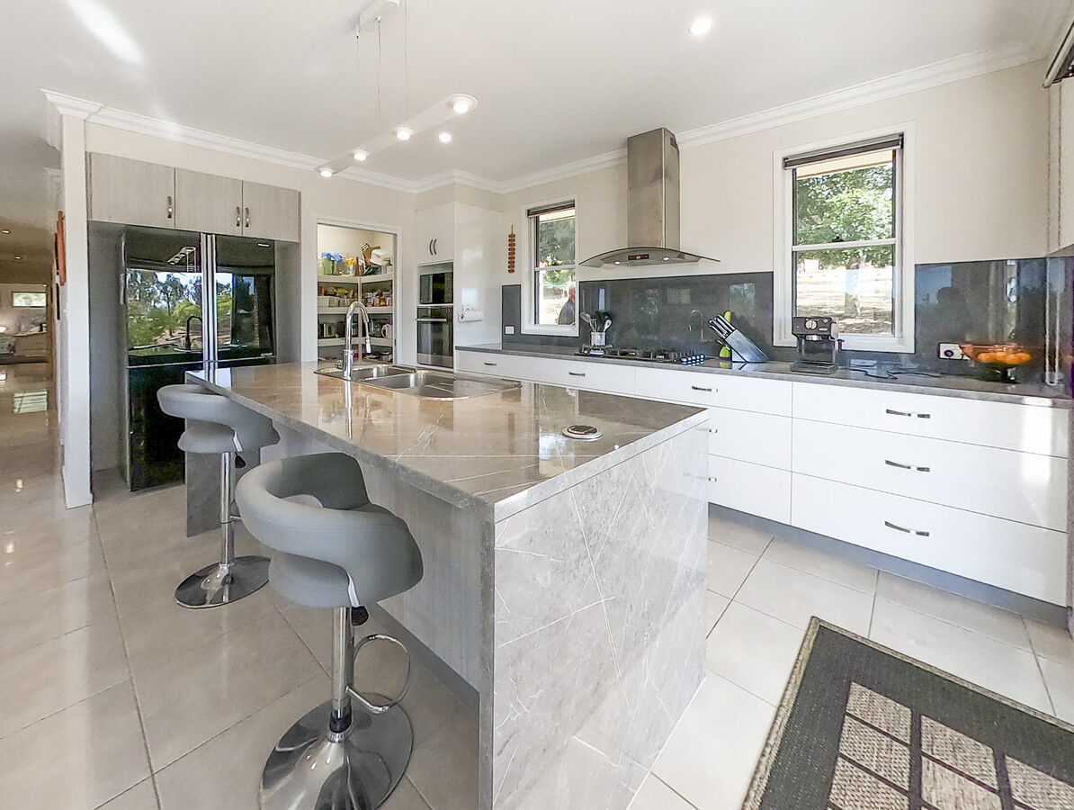 19A Meadows Road, Withcott QLD 4352, Withcott - Thumbnail 4
